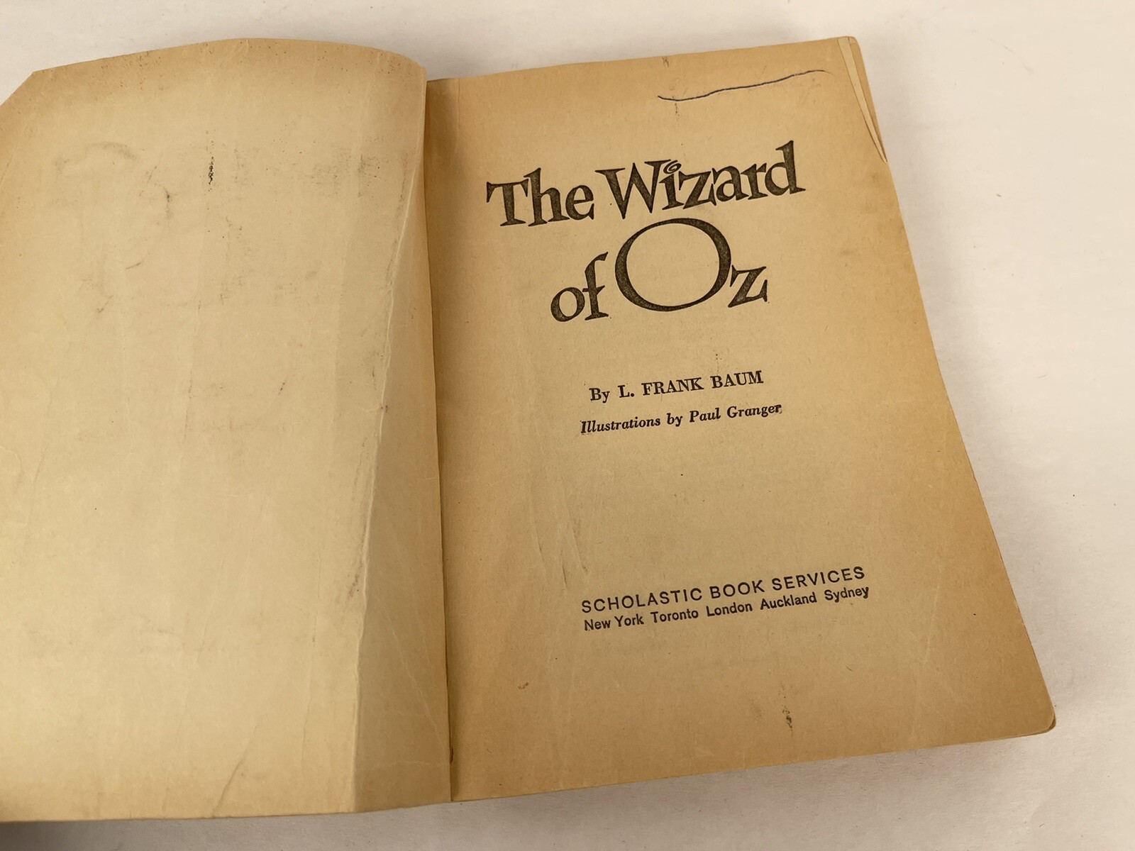 Wizard of Oz Paperback Book 1968, Printed in the USA, 156 pages 7.75×5″