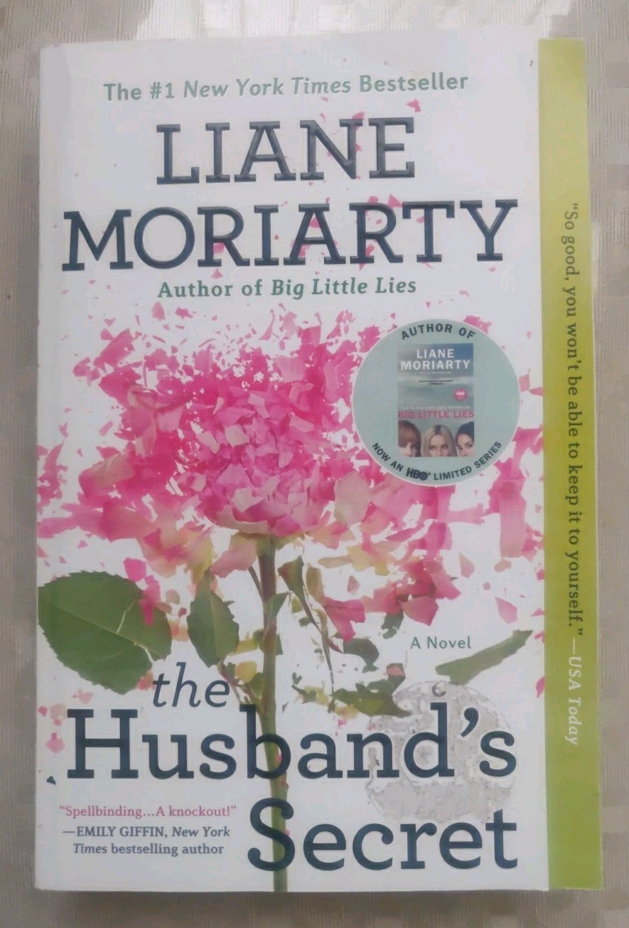 The Husband’s Secret : A Novel by Liane Moriarty (Paperback) Brand New