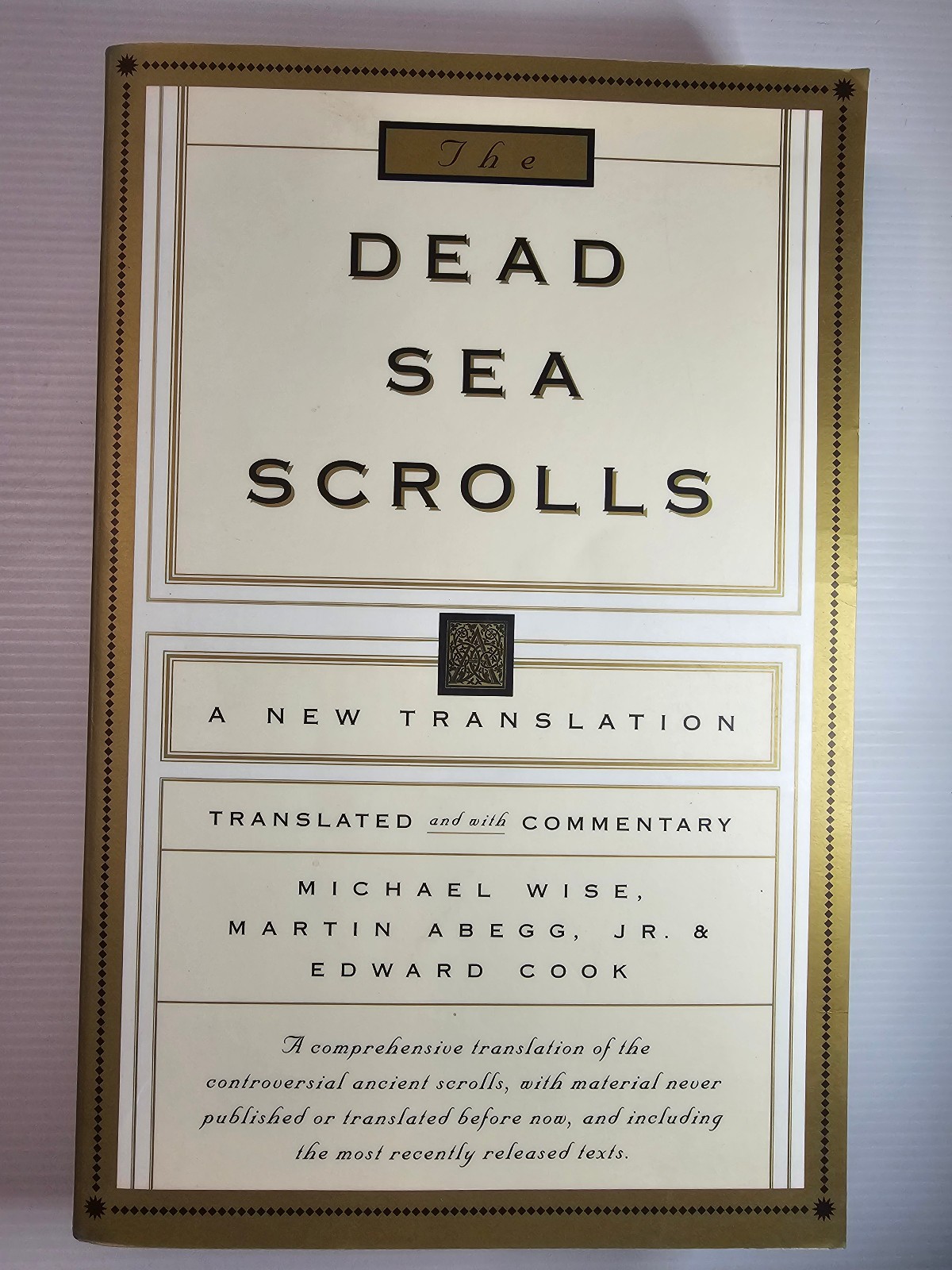 The Dead Sea Scrolls: A New Translation by Michael Wise – Paperback