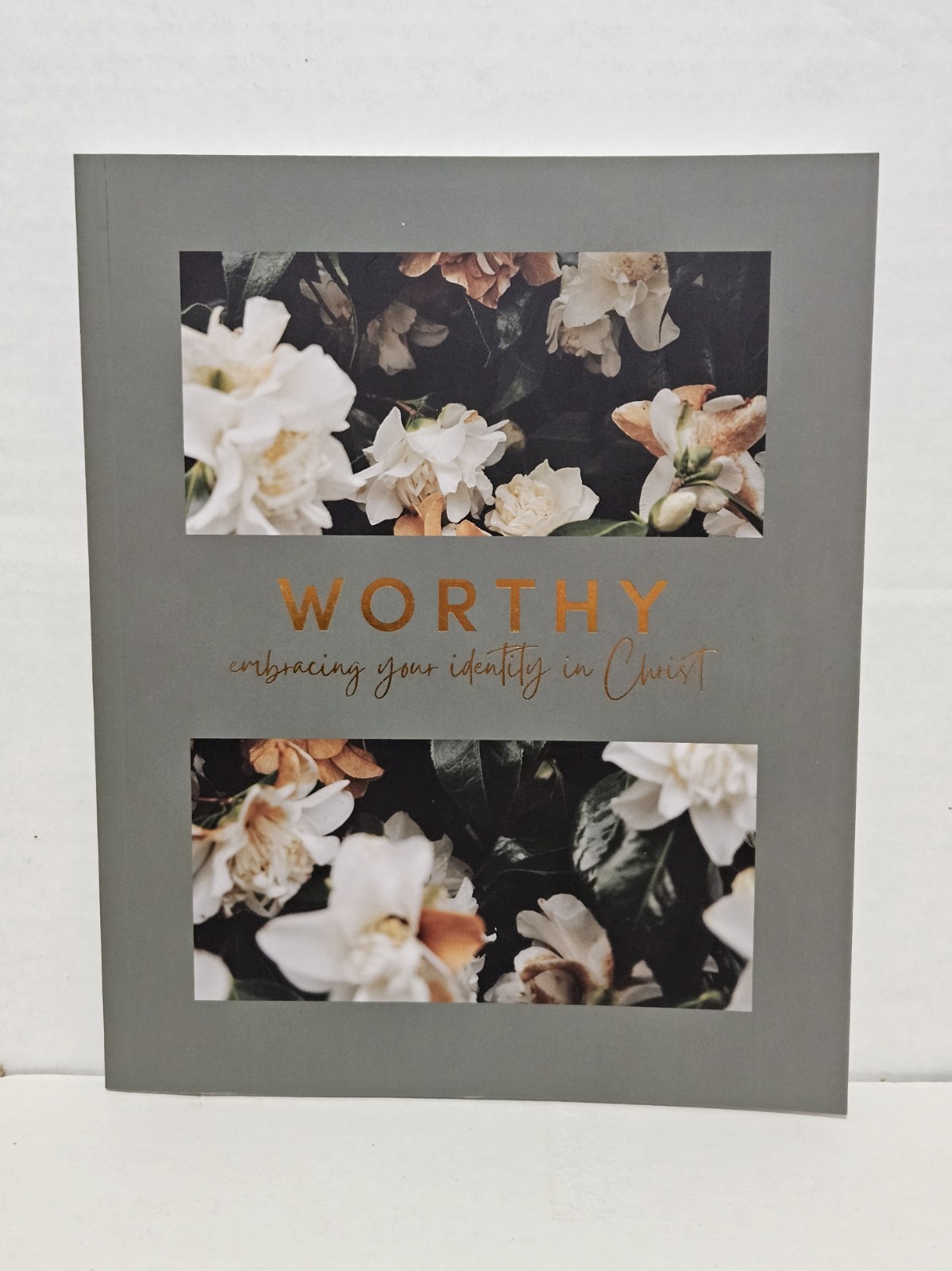Worthy: Embracing Your Identity in Christ Kyra Daniels The Daily Grace Co. 2022
