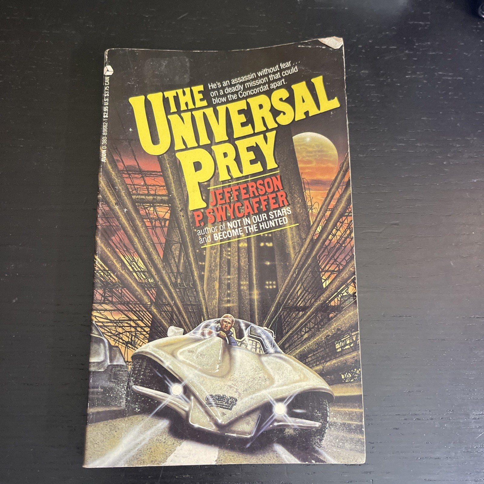 The Universal Prey, by Jefferson P. Swycaffer – US paperback, Avon Books, 1985